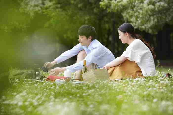 如何和妹子日常聊天（如何和刚认识的女孩在微信上聊天）