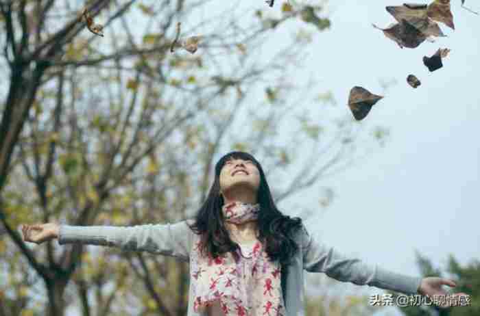 给女朋友qq空间留言暖心句子（写给女友很暖心的爱情说说）