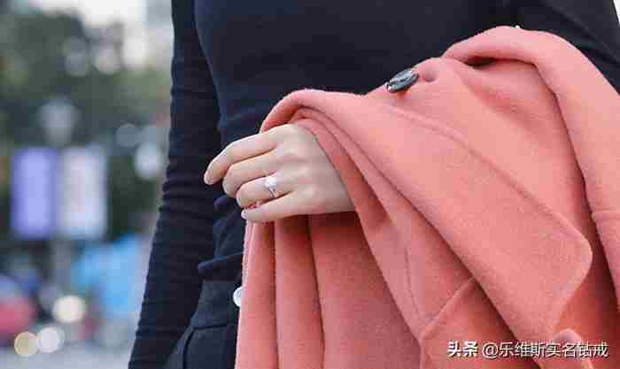 为什么婚戒要戴无名指 为什么婚戒戴在左手无名指