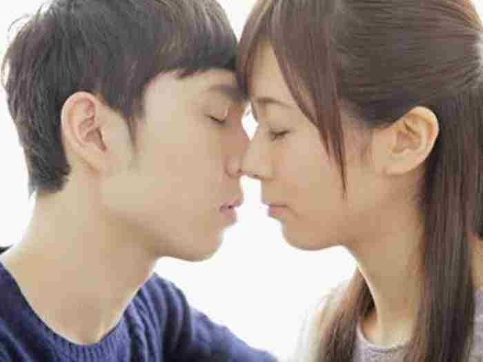 两性心理:接吻时 男人接吻时不闭眼属于哪一种类型