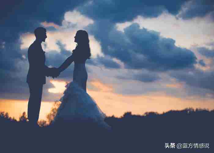 出轨的男人把工资全部交给老婆意味着什么