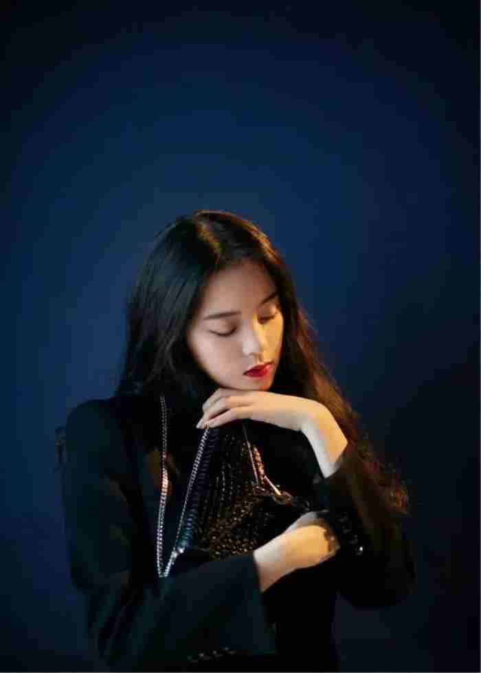 成熟中带点可爱的女生 外表可爱内心成熟的女生