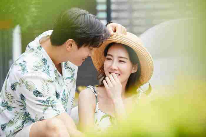 一个女孩突然变得沉默了说明什么?